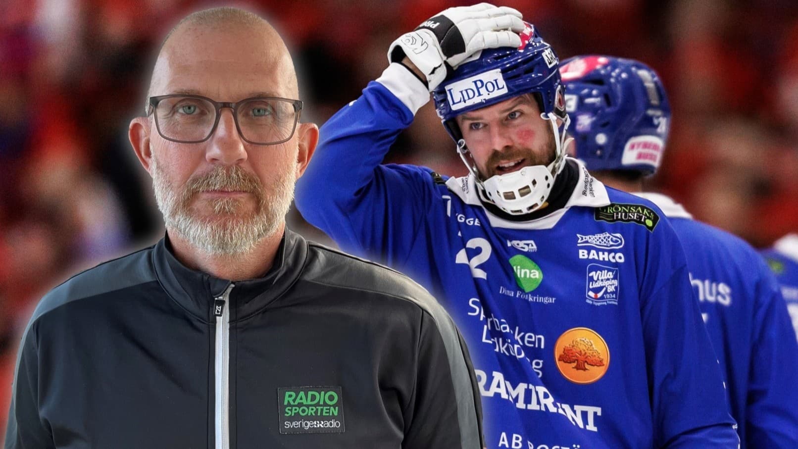 En person i träningsjacka från laget Broberg Söderhamn står framför en bandyspelare i blå matchdräkt under en pågående match. Fler spelare syns i bakgrunden.