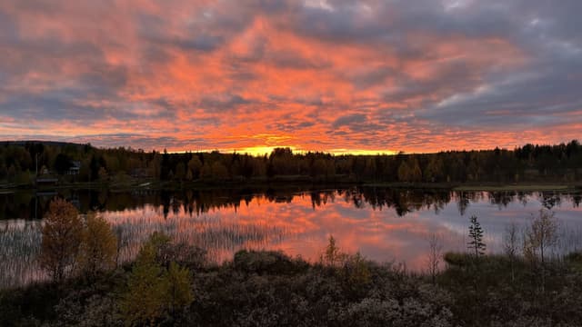 Auringonlasku Äkäslompolossa. 