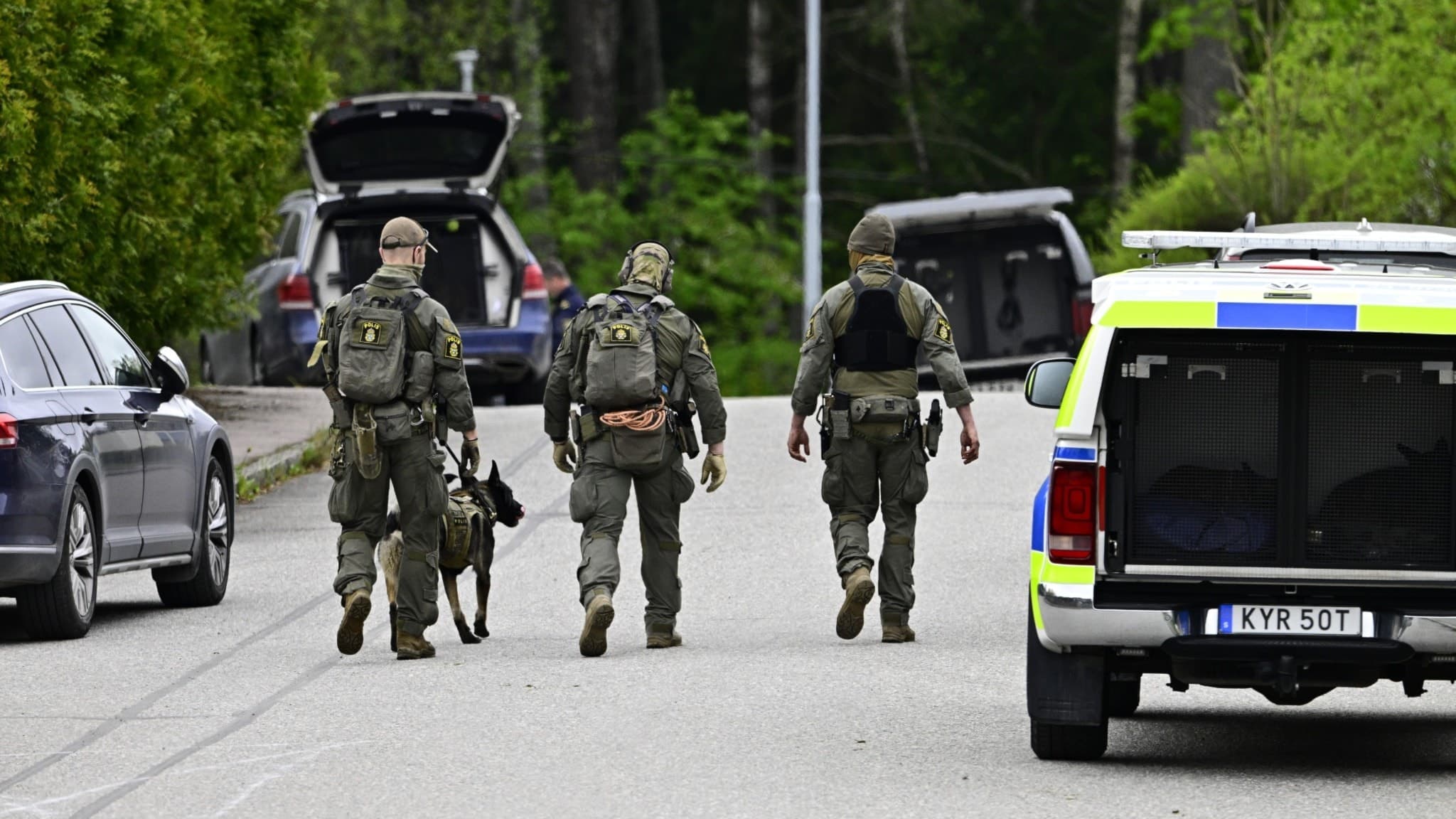 Flera poliser i Västerås.