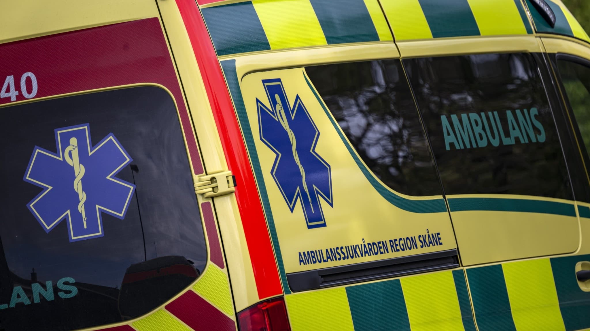 Närbild på ambulans.