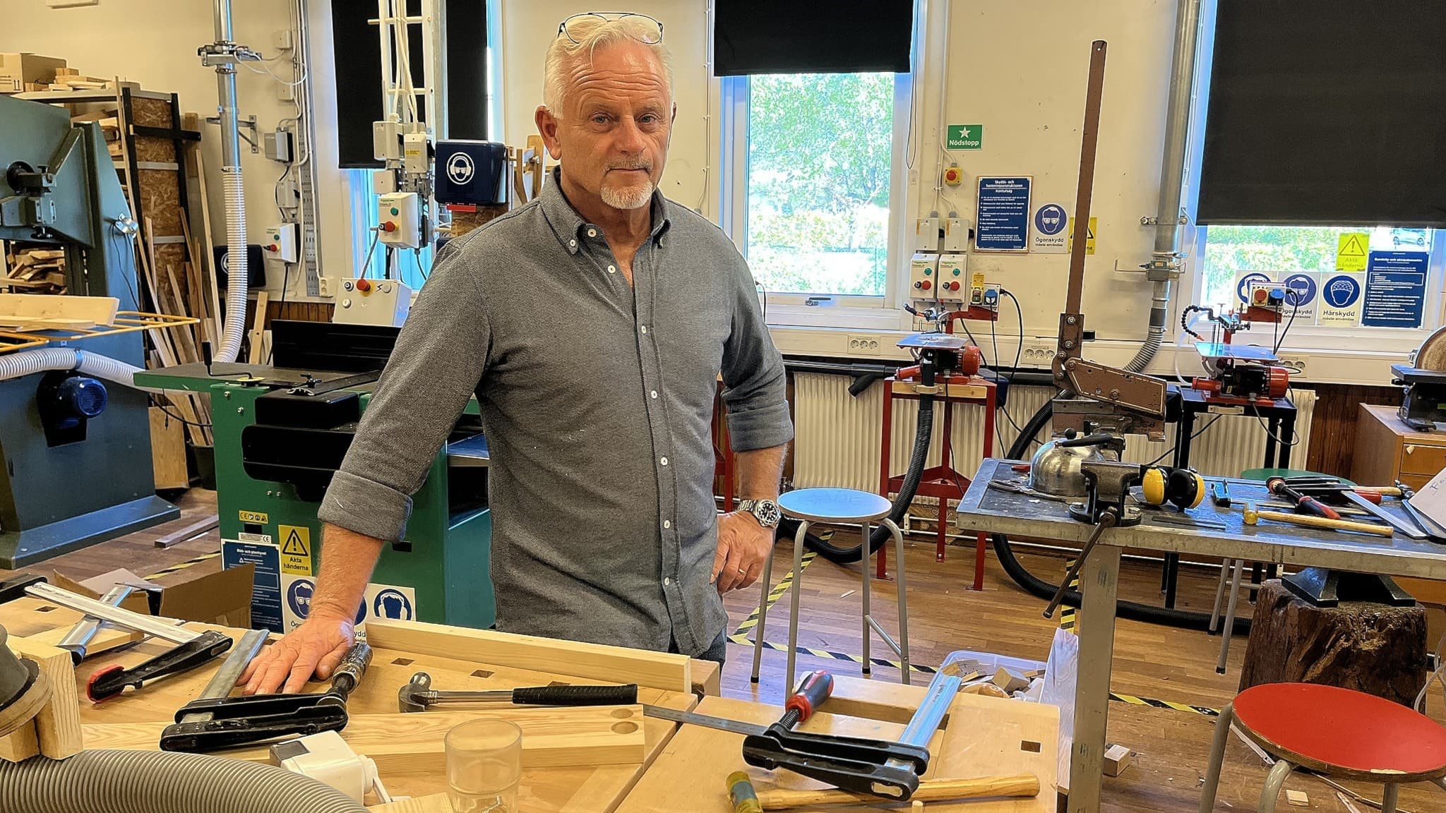 Lars Nygren i träslöjdsalen som inte kan användas.