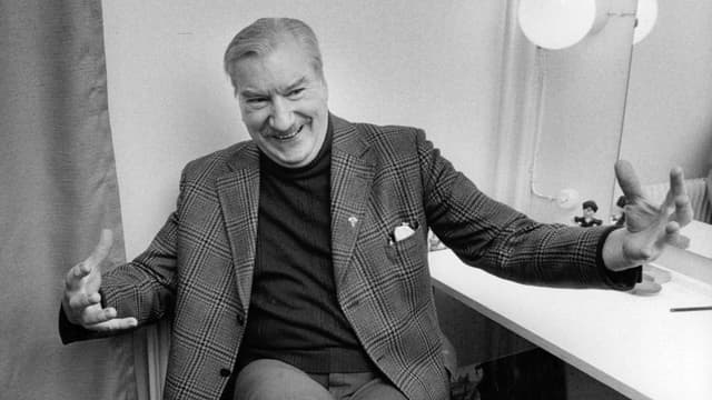 Sigge Fürst gjorde sin allra sista sändning av Frukostklubben på nyårsafton 1978. Här sitter han i sin loge på Oscarsteatern.