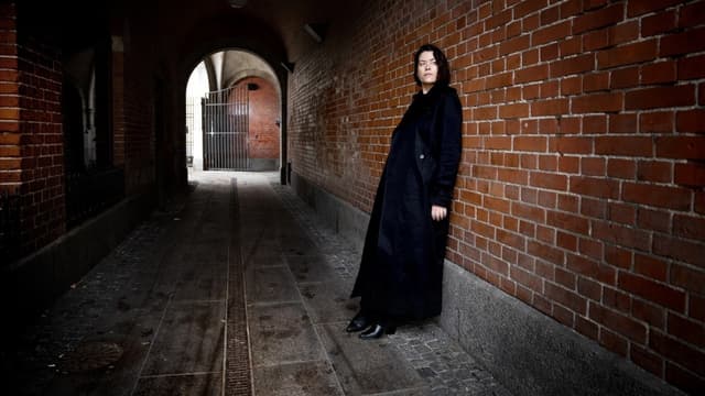 Liv Strömquist berättar om hur hon tänker när hon ritar kläder. 