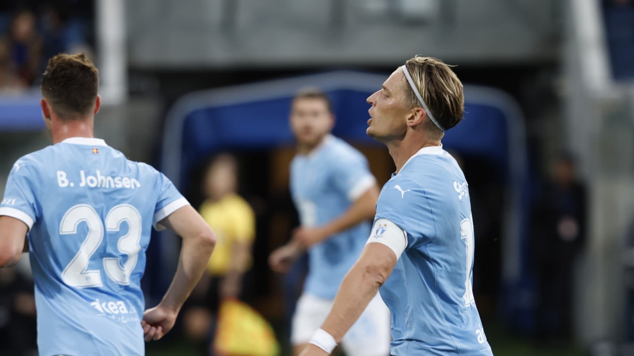 UPPSALA, SVERIGE 20251005
MFFs Jens Stryger Larsen jublar efter 2- 1 under söndagens fotbollsmatch i allsvenskan mellan IK Sirius och Malmö FF på Studenternas.
Foto: Staffan Claesson / TT